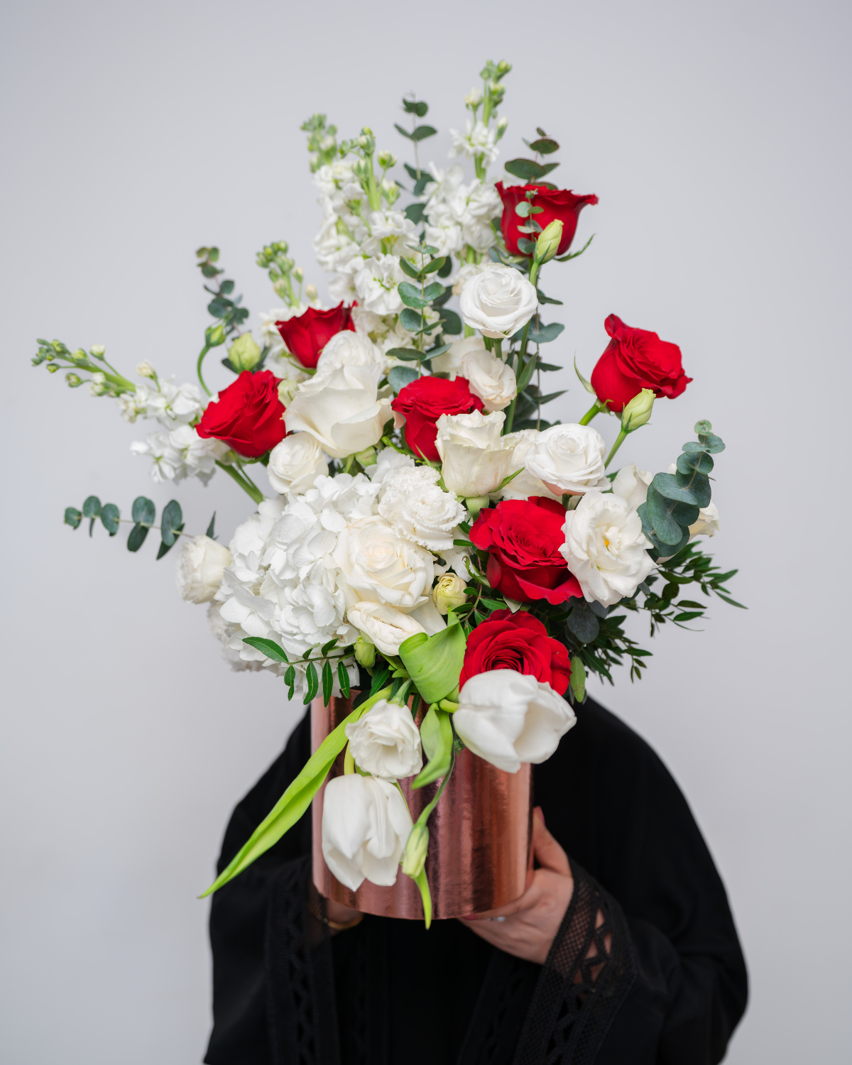 Passion Elegance Flower Box featuring premium fresh flowers, elegant gift arrangement by a online flower delivery Dubai.