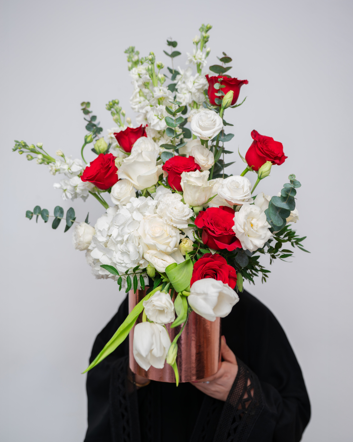 Passion Elegance flower box with fresh roses, luxury floral arrangement from a online flower delivery dubai.