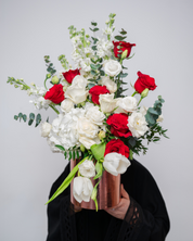 Passion Elegance flower box with fresh roses, luxury floral arrangement from a online flower delivery dubai.